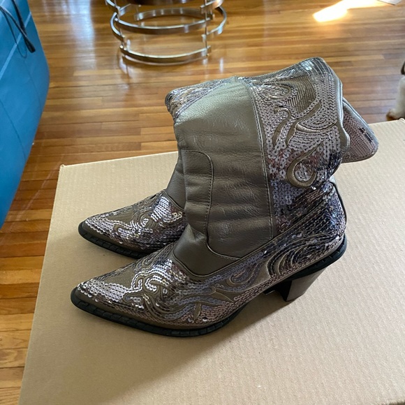 Cowboy boots - Picture 1 of 4